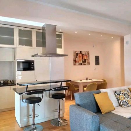 Stylish -Modern Apartment Heart Of Marousi Athena Bagian luar foto